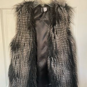 H&M FAUX FUR VEST